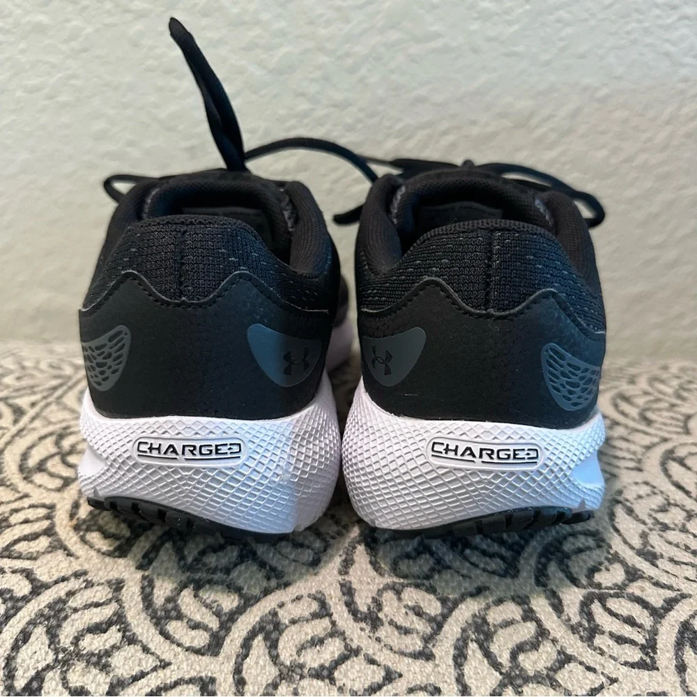 Under Armour Black Running Shoes Youth or Women's - Picture 2 of 8